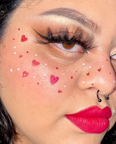 Hearts On Cheeks Makeup, Heart Freckles Makeup, Valentines Day Face Paint, Hearts Face Paint, Amor Costume, Harry Styles Makeup, Heart Makeup Look, Heart Freckles, Cupid Makeup