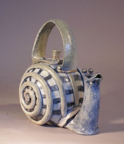 Sculptural Teapot, Teapot Shapes, China Vase, Novelty Teapots, Teapots Unique, Neverending Story, Sculptures Céramiques, Cuppa Tea, Pottery Teapots