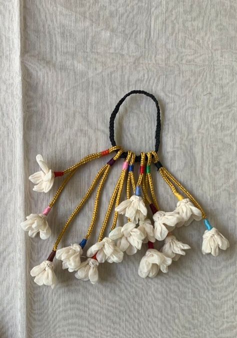 Homemade Hair Accessories, Hair Tassels, Flower Tassels, Cloth Jewellery, Laugh More, Tassel Crafts, Diy Fabric Jewellery, Posca Art, Beaded Necklace Diy