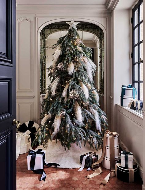 Modern Holiday Decor Christmas, Modern Holiday Decor, Elegant Christmas Trees, Modern Christmas Decor, Contemporary Christmas, Christmas Tree Inspiration, Christmas Tree Ideas, Noel Christmas, Elegant Christmas