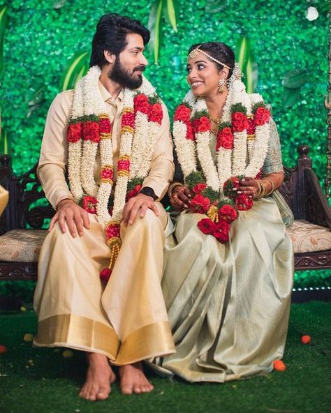 Reception Stage, Reception Stage Decor, Stage Decor, Friend Poses Photography, Poses Photography, Arranged Marriage, Photo Poses For Couples, Friend Poses, Wedding Looks