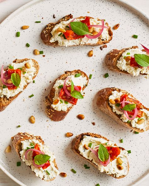 Summertime Sundried Tomato Crostini | Boursin Cheese Tomato Crostini, Boursin Pasta, Cheese On Toast, Boursin Cheese, Party Snack Food, Herb Cheese, Sundried Tomato, Sundried Tomatoes, Summer Appetizer