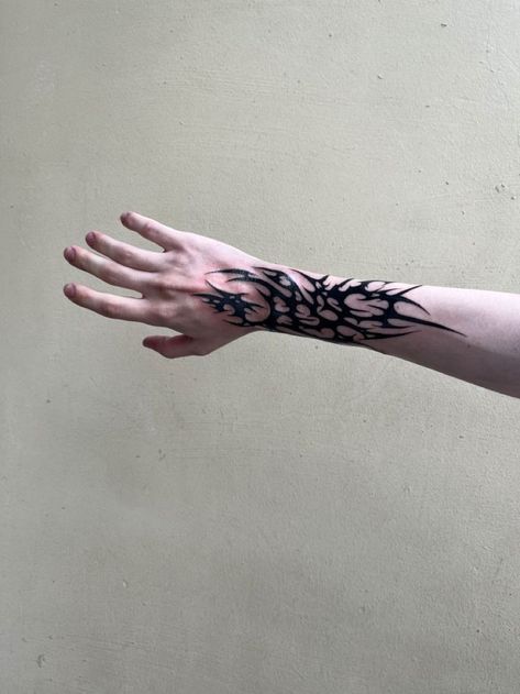 Simple Armband Tattoo, Banshee Tattoo, Types Of Tattoos, Tattoo Special, Minimal Tattoo Designs, Motivation Ideas, Tattoo World, Armband Tattoos, Minimal Tattoo Design