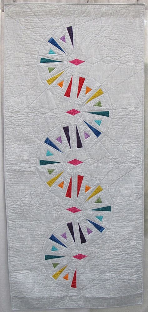 Modern Dresden by Lori Landenburger Abstract Quilts, Dresden Plate Quilts, Dresden Quilt, Modern Quilting Designs, Dresden Plate Quilt, Quilt Modernen, Circle Quilts, Rainbow Quilt, Dresden Plate