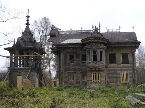 I Dream of a Dacha Russian Dacha, Nordic House Architecture, Small House Architecture, House Architecture Styles, Creepy Houses, Russian Architecture, Wooden Architecture, Old Mansions, Abandoned Mansions