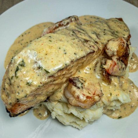 Salmon and shrimp over garlic mashed potatoes with cajun parmesan sauce Sauce: Butter, Parmesan cheese, cayenne pepper, garlic powder, salt, a little cream, and parsley. Salmon Over Mashed Potatoes, Salmon And Mashed Potatoes Recipes, Salmon And Mashed Potatoes, Salmon And Shrimp, Foreign Food, Parmesan Sauce, Garlic Mashed Potatoes, Garlic Mashed, Food Crush