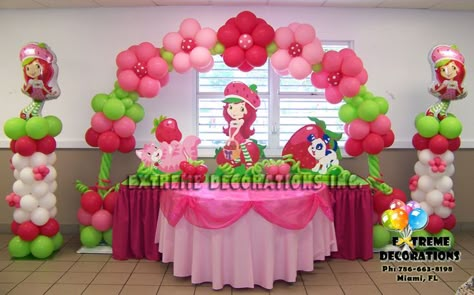 Shortcake Cake, Strawberry Shortcake Birthday, Strawberry Shortcake Party, Strawberry Party, Balloon Sculptures, Deco Originale, News India, 2nd Birthday Parties, Balloon Arch