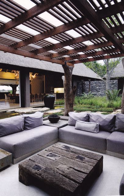 The creative duo of Johannesburg-based Rech and Carstens has created an African aesthetic in architecture and interior design. Outside Living, Outdoor Entertaining Area, Design Exterior, Outdoor Inspirations, Outdoor Areas, Outdoor Rooms, Outdoor Entertaining, Design Case, Outdoor Design