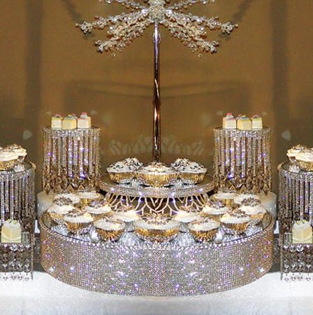 DECORATE MY WEDDING Bling Table Decorations, Silver Dessert Table, Bling Table, Desert Bar, Cupcake Table, Freedom Party, Deco Buffet, Cupcake Plate, Bling Party