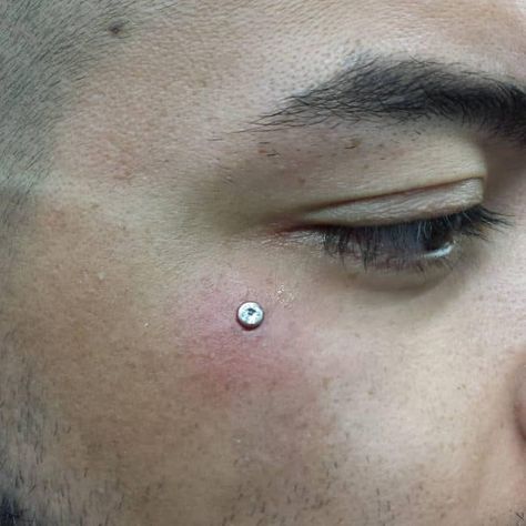 Face Dermal Piercing Eye, Dermal Piercing Face, Piercing No Rosto, Face Dermal Piercing, Face Dermal, Neck Piercing, Anti Eyebrow, Dermal Piercings, Dermal Piercing Jewelry