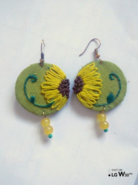 Hand-embroidered earing Handy Craft, Boho Crafts, Diy Wire Earrings, Boho Crafts Diy, Colorful Rangoli, Fabric Jewellery, Handmade Clay Jewelry, Handmade Jewelry Box, Colorful Rangoli Designs