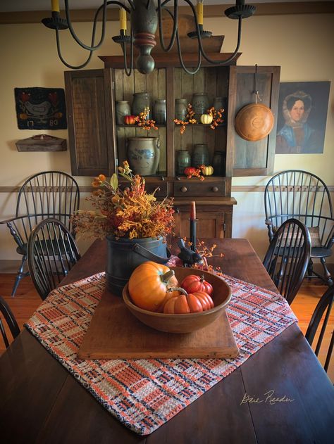 Primitive Dinning Room, Primitive Fall Decorating, Colonial Dining Room, Primitive Home Decorating, Primitive Dining Room, Primitive Fall Decor, Primitive Dining Rooms, Primitive Living Room, Primitive House