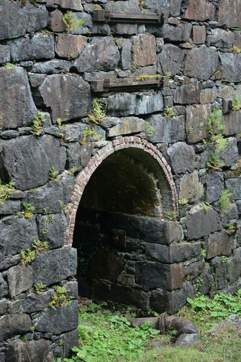 Brick wall! Castle Brick Wall, Ancient Stone Wall, Dungeon Door, Modular Dungeon, Wall Cubes, Old Brick Wall, Box Project, Scene Painting, Divine Comedy