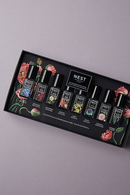 The Zoe Report includes our Eau de Parfum Collection Discovery Set #NESTFragrances #NESTinThePress #EauDeParfum #perfume #fragrance #scent #holiday #gift Nest Fragrances, Gift Set Packaging, Perfume Testers, Fragrance Packaging, Perfume Photography, Perfume Packaging, The Zoe Report, Black Tulips, Perfume Design