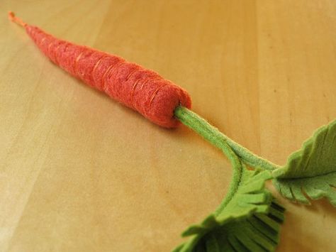 Felted Plants, Felt Carrot, Card Table Playhouse, Diy Kids Kitchen, Felt Food Patterns, Felt Food Diy, Fuzzy Felt, Handmade Felt Ornament, Felt Fruit