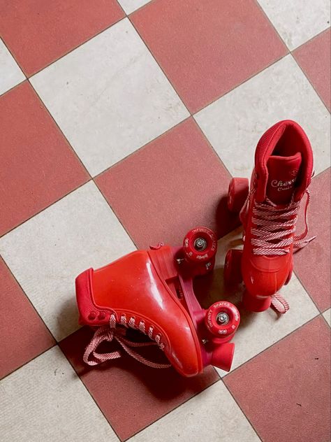 #rollerskating #girls #aesthetic #summer #retro #vintage Rollerskating Aesthetic, Red Roller Skates, Skates Aesthetic, Roller Skating Aesthetic, Red Stuff, Skate Aesthetic, Retro Dishes, Retro Roller Skates, Skating Aesthetic