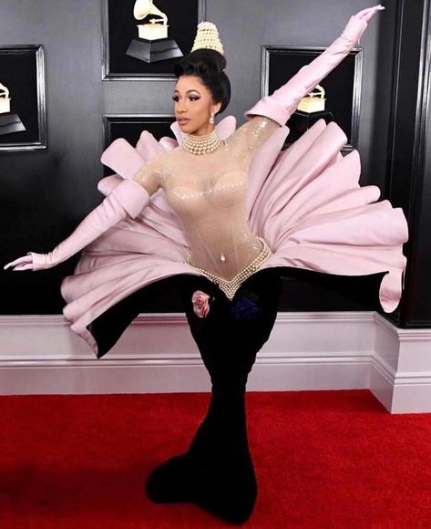 Janelle! Grammy Red Carpet, Evening Suit, Thick And Fit, Strong Female, Female Rappers, Award Winner, Cardi B, Grammy Awards, Red Carpet Looks