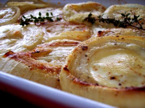 Roasted Parmesan - Creamed Onions - Proud Italian Cook Parmesan Creamed Onions, Parmesan Cream Sauce, Creamed Onions, Roasted Onions, Holiday Side Dishes, Onion Recipes, Veggie Side Dishes, Side Recipes, Veggie Sides