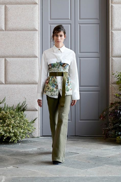 Erika Cavallini - Spring 2020 Ready-to-Wear https://www.vogue.com/fashion-shows/spring-2020-ready-to-wear/erika-cavallini/slideshow/collection#4 Batik Fashion, Fashion Show Collection, Vogue Paris, White Shirt, Paris Fashion, Indian Fashion, Fashion Show, A Woman, Ready To Wear