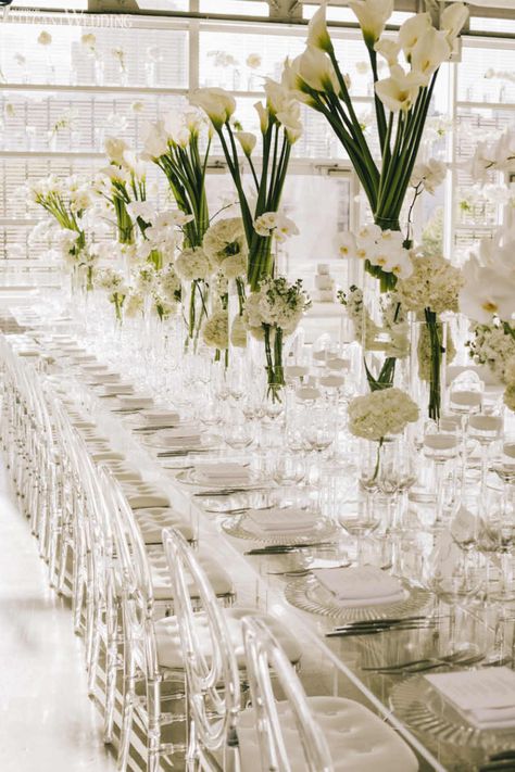 Modern White Wedding with Clear Decor, Clear Wedding Table Setting, Tulip Centrepieces | ElegantWedding.ca Modern White Wedding, Sand Ceremony Wedding, Church Wedding Flowers, White Wedding Decorations, Wedding Rentals Decor, Table Arrangements Wedding, Wedding Sand, Modern Wedding Decor, All White Wedding