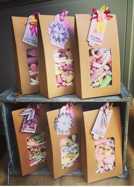 Diy Candy Bags Birthday, Favour Boxes Ideas, Party Candy Bags Ideas Birthdays, Sweet Packaging Ideas Candy, Candy Hampers Ideas, Diy Candy Packaging, Box Candy Ideas, Candy Gift Box Ideas, Candy Boxes Ideas