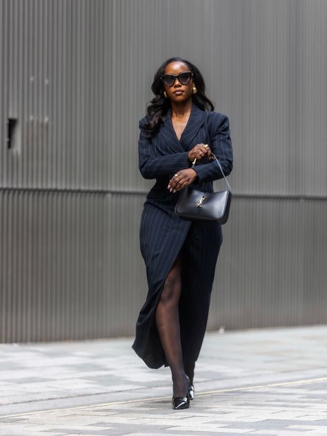 Black Classy Dress, Feminine Black Women, Casual Work Outfits Women, Black Dresses Classy, Stylish Work Attire, Chic Skirts, Style Blogger, Feminine Outfit, Classy Women