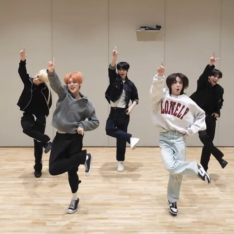 Txt Funny Pics Ot5, Txt Wallpaper Ot5, Txt Ot5 Wallpaper, Txt Ot5 Icon, Ot5 Txt, Funny Group Photos, Txt Group, Txt Ot5, Kpop Group