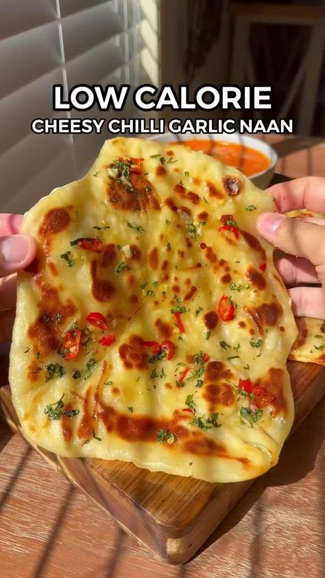 Low Fat Cheese, Garlic Naan, High Protein Low Calorie, High Protein Snacks, Plain Flour, High Protein Recipes, Fresh Parsley, Low Calorie Recipes, Naan