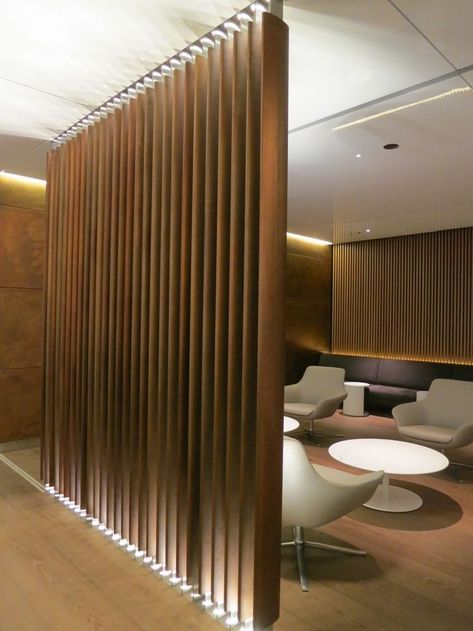 Luxury Waiting Lounge, Business Lounge Design, Waiting Lounge Design, Airport Lounge Design, Studio Apartment Furniture, Foster And Partners, Hong Kong Airport, Business Class Lounge, Space People