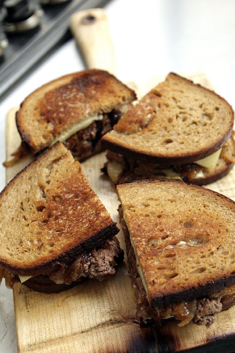 Grilled Cheese Panini, Patty Melt Recipe, Meat Sandwiches, David Lebovitz, Melt Recipe, Patty Melt, Grilled Onions, Hamburger Recipes, Man Food