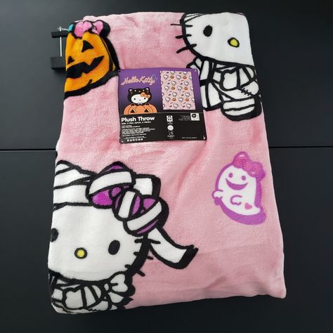 Brand New 2024 Hello Kitty Halloween Mummy Pink Plush Super Soft Throw Blanket 50x70 New With Tag Hard To Find Color: Pink Size: 50x70 100% Polyester Care Instructions: Machine Washable Please See Inside Labels For Care Instructions. Sizes And Colors May Vary Slightly Due To Manufacturing Process. On Original Hanger With All Tags & Attachments. * Smoke Free / Pet Friendly Home * I Will Package This With Care * Will Ship Next Business Day Hello Kitty Halloween Holiday Seasonal Sanrio Halloween In Summer, Sanrio Halloween, Hello Kitty Bedroom, Hello Kitty Blanket, Halloween Plush, Oversized Throw Blanket, Hello Kitty Aesthetic, Halloween Blanket, Halloween Mummy