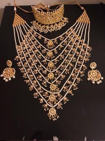 Kundan Bridal Set, Winter Bridal Jewelry, Hyderabadi Jewelry, Pakistani Bridal Jewelry, Bridal Accessories Jewelry, Indian Jewellery Design Earrings, Antique Jewelry Indian, Bridal Jewelry Collection, Wedding Jewellery Collection