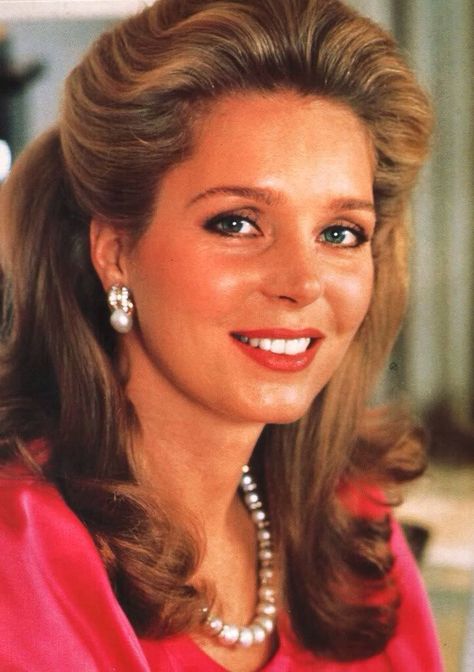 Queen Noor of Jordan Queen Noor Of Jordan, Queen Noor, Heavy Is The Crown, Jordan Royal Family, Royal Beauty, Queen Rania, David Webb, Famous Women, The Crown