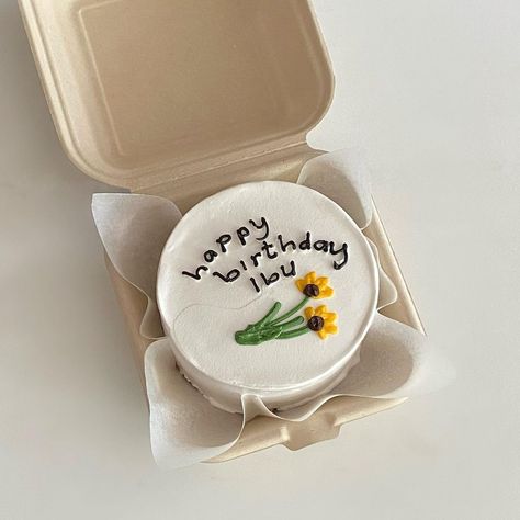 Sunflower Bento Cake, Bento Cake Simple, Birthday Bento Cake, Birthday Bento, Sunflower Birthday Cakes, Cake Designs For Boy, Sunflower Cake, Aesthetic Cake, Tiny Cakes