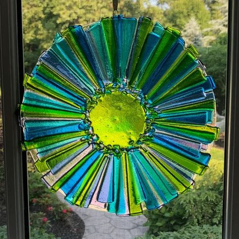 Fused Glass Suncatchers Ideas, Memorial Mosaic, Fused Glass Sun, Glass Art Products, Fused Glass Panel, Circular Art, Fused Glass Dishes, Fused Glass Wall Art, Fused Glass Bowl