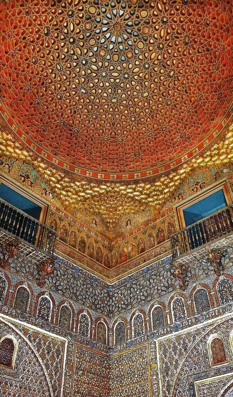 BELLAS ARTES Y CULTURA | Esta cúpula de madera, se encuentra en la llamada " Sala de los embajadores" en los Reales Alcázares en Sevilla | Facebook Don Pedro, Royal Garden, Dream House Exterior, Seville, Eiffel Tower Inside, Eiffel Tower, House Exterior, City Photo, Spain