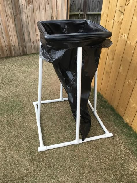 DIY PVC Trash Bag Holder - The Lawn Forum Diy Trash Bag Holder, Pvc Projects Diy Ideas, Diy Trash Can, Pvc Pipe Storage, Pvc Pipe Furniture, Pvc Furniture Plans, Diy Projects Pvc Pipes, Trash Bag Holder, Pvc Furniture