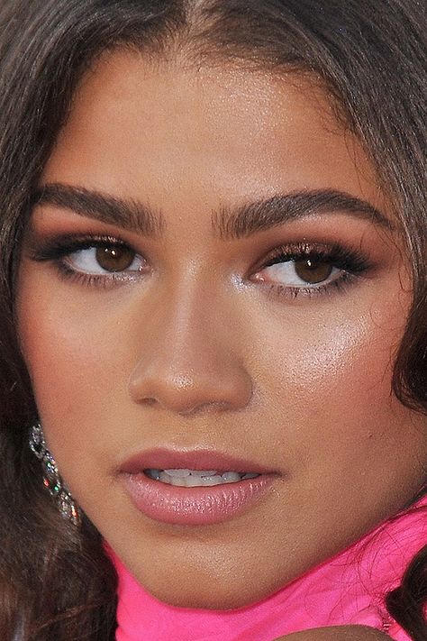 Zendaya Makeup Looks, Zendaya Photoshoot, Zendaya Red Carpet, Zendaya Makeup, Hollywood Glamour Aesthetic, Red Carpet Makeup, Zendaya Maree Stoermer Coleman, Bad Makeup, Bad Teeth