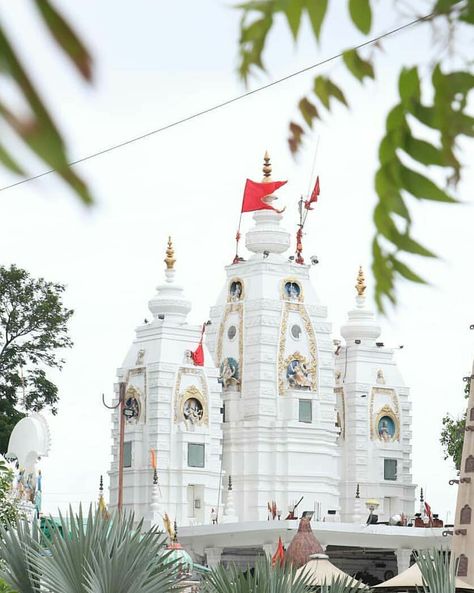 Indore Nagri Temple Ideas, Ganpati Songs, Indian Temple Architecture, Shri Ganesh Images, Ancient Indian Architecture, Birthday Banner Background, Best Photo Background, Shri Ganesh, Temple Architecture