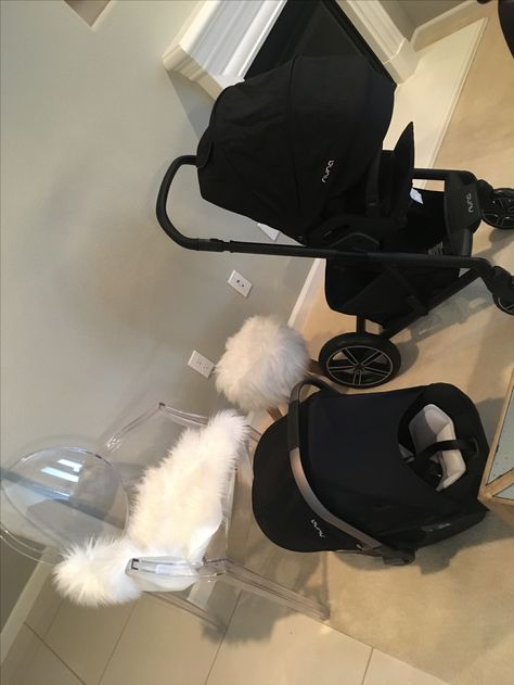 Luxury Strollers And Car Seats, Nuna Stroller Aesthetic, Nb Aesthetic, Boy Stroller, Nuna Stroller, Nuna Car Seat, Nuna Mixx, Strollers And Car Seats, Luxury Stroller