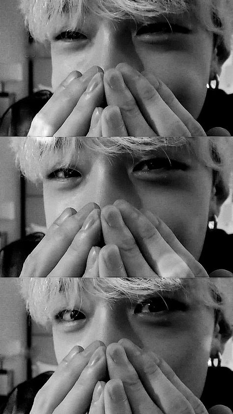 Felix Black And White Wallpaper, Skz Black And White Wallpaper, Bangchan Husband Material, Kpop White Wallpaper, Bangchan Cute Wallpaper, Bang Chan Black And White, Kpop Black Wallpaper, Bangchan Black And White, Skz Black Wallpaper