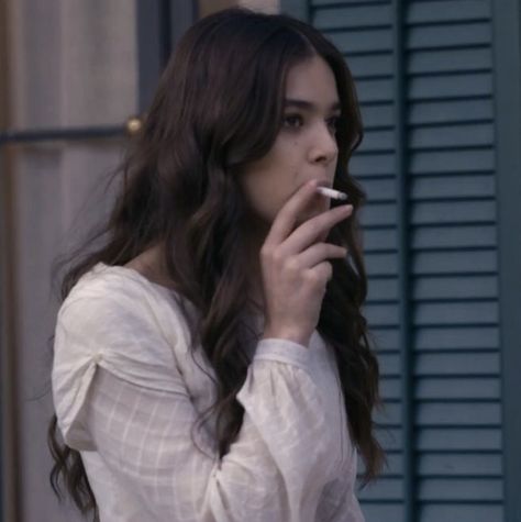 Emily Dickinson, Hailee Steinfeld, A Woman, Twitter, Hair