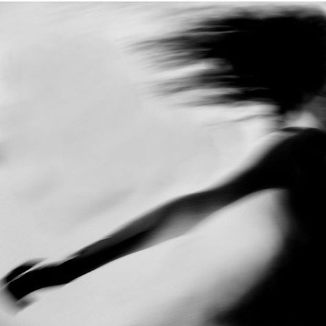 Shihouin Yoruichi, Blur Photography, Alone Photography, Motion Blur, Out Of Focus, Ansel Adams, Foto Art, Black And White Photography, Dark Art