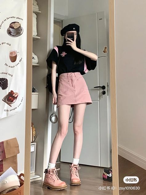 ID：zsy1010630 casual pink black outfit inspo xiaohongshu alt aesthetic korean asian fashion Outdoor Family Photo Outfits Spring, Family Photo Outfits Spring, French Spring Outfits, Spring Holiday Outfit, Nashville Outfits Spring, Yeonjun Edit, Tennessee Outfits, Go Out Outfit Night