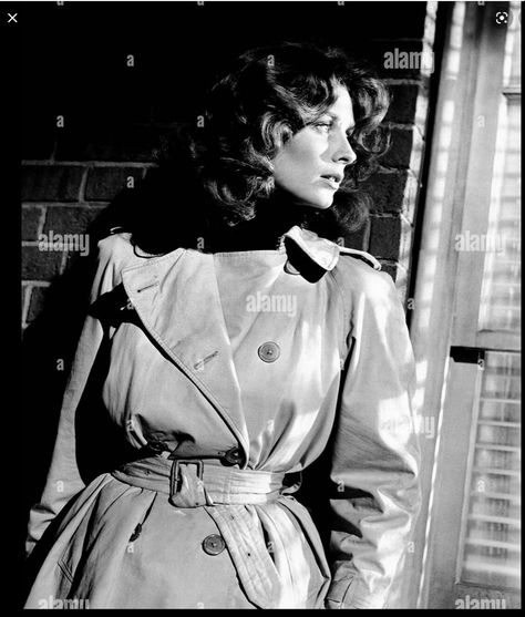 Suzy Parker, Parker Coat, Woman Movie, Bedroom Walls, Old Hollywood Stars, Hollywood Stars, Old Hollywood, Trench Coat, Coats Jackets