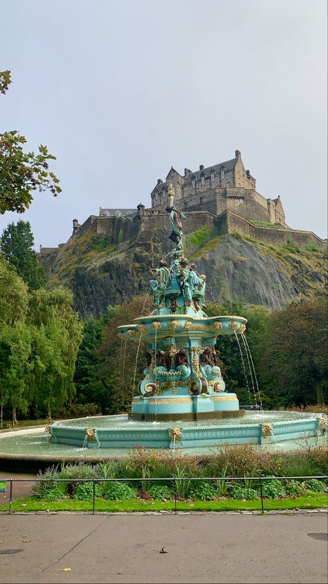 View of Edinburgh Castle from the Princess Street Gardens Princess Street Edinburgh, Princess Street Gardens Edinburgh, Edinburgh Castle Aesthetic, Edinburgh Aesthetic, Edinburgh Travel, Uk Summer, 2024 Goals, Castle Aesthetic, Heavenly Places