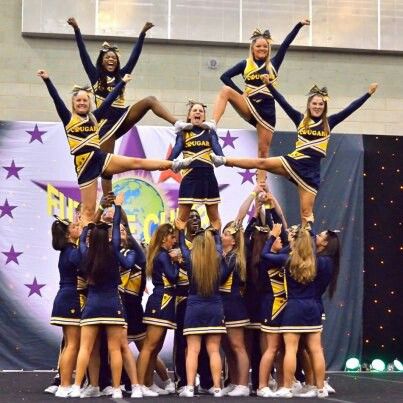 Easy Cheer Stunts, Cheer Pyramids, Cheerleading Pyramids, Cheer Photography, Cheerleading Quotes, Cheer Routines, Cheerleading Coaching, School Cheerleading, Cheerleading Photos