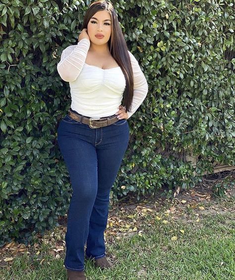 Ranchero Outfits Women Plus Size, Mexican Concert Outfit Ideas Plus Size, Baile Outfits Jaripeo Plus Size, Plus Size Latina Outfits, Picolandia Outfits, Baile Outfits Mexican, Jaripeo Outfits Mexican Women, Ranchero Outfits Women, Curvy Cowgirl Outfits