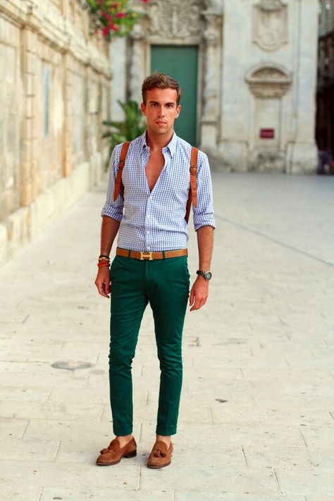 Brown Suede Loafers, Green Chinos, Men Street, Colored Pants, Green Pants, 가을 패션, Men Looks, Mens Street Style, Well Dressed