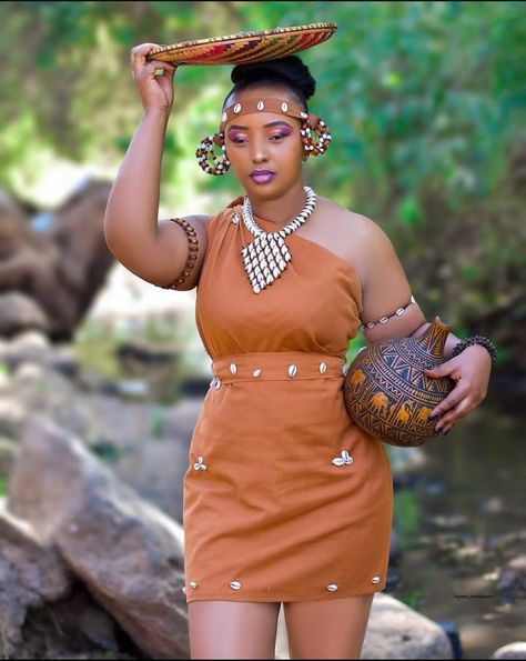 Kikuyu Traditional Attire For Women, Masai Dress Designs, Kikuyu Wedding, African Cultural Wear, Kikuyu Traditional Attire, African Traditional Wear, Africa People, Bride Attire, Kente Dress